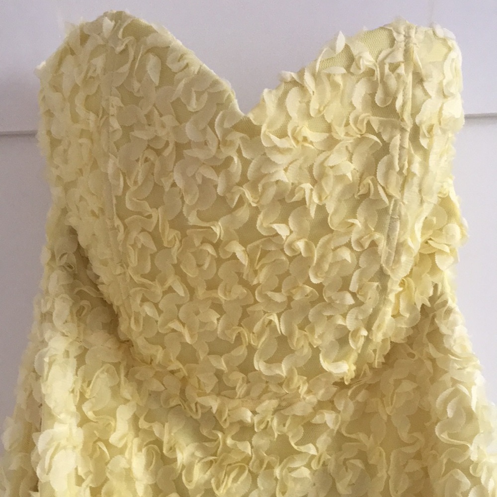 Strapless yellow dress - Picture 2 of 6